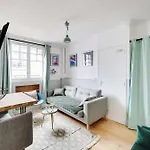Appartement Charmant Pour 2, Batignolles